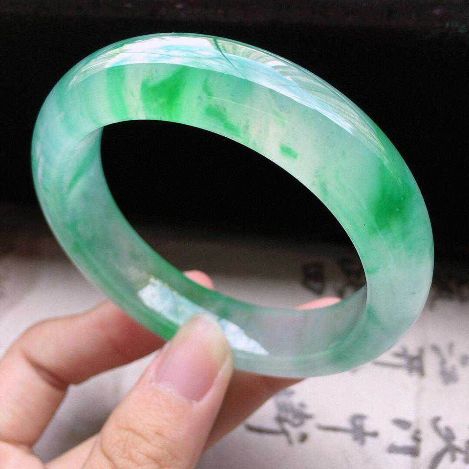 如何鉴定天然油青翡翠-众享珠宝，乐大福