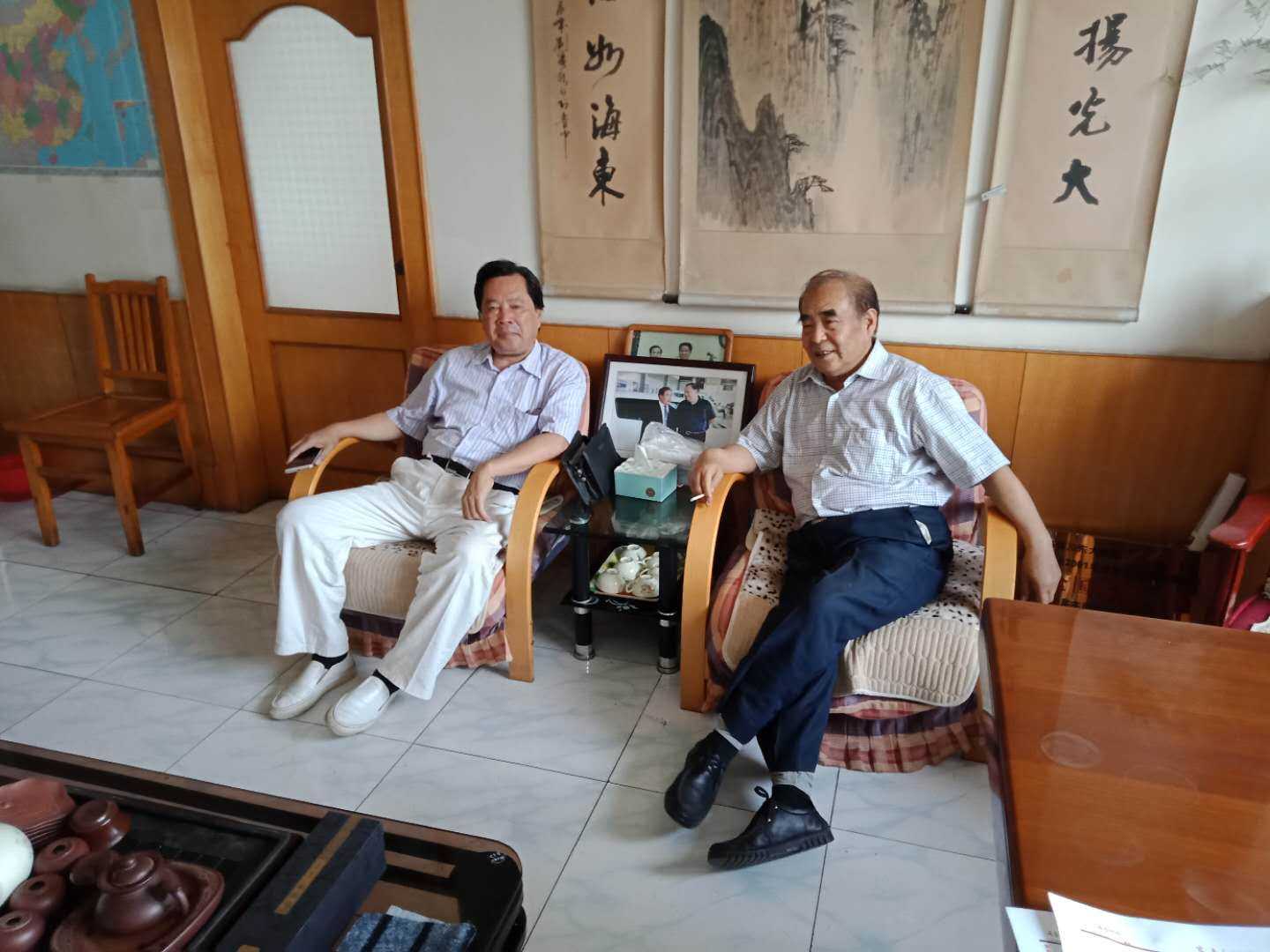 王首浩先生莅临鲁中珠宝书画城进行考察