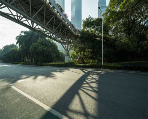 小男孩不慎坠湖 好教师跳湖施救 李立：出手相救是我应该做的
